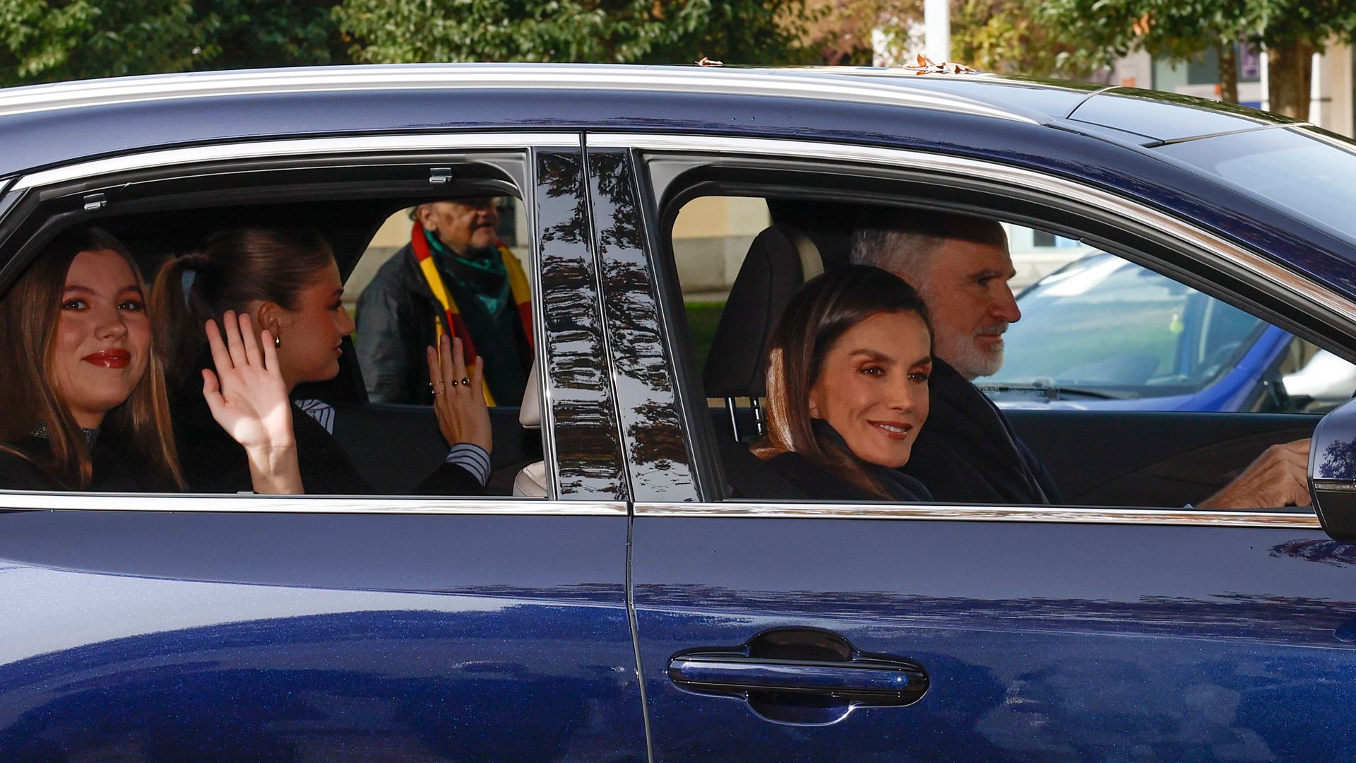 Felipe VI, doña Letizia, la infanta Sofía y la princesa Leonor llegan al almuerzo en El Pardo