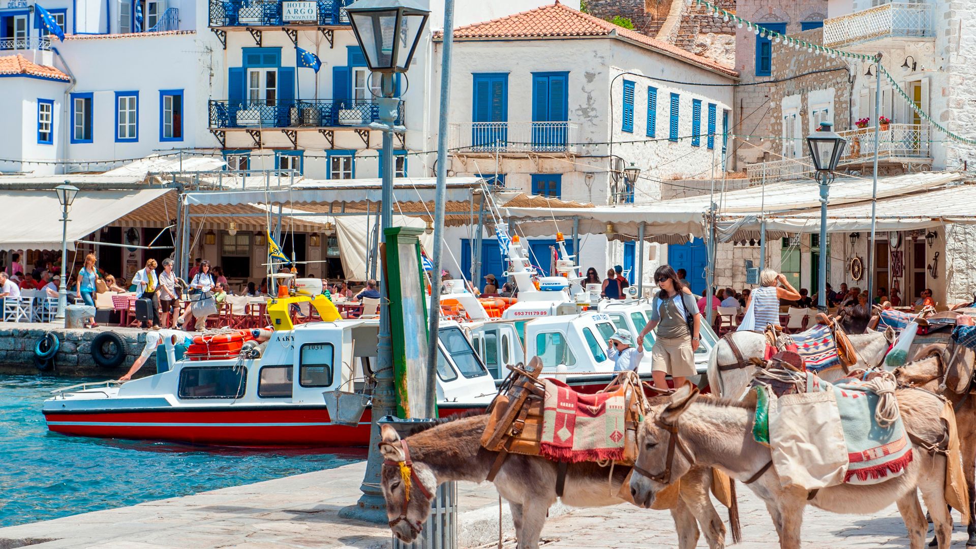 Ni Mikonos, ni Santorini: esta es la isla griega perfecta para disfrutar de playa y el sol, pero en un ambiente local y relajado