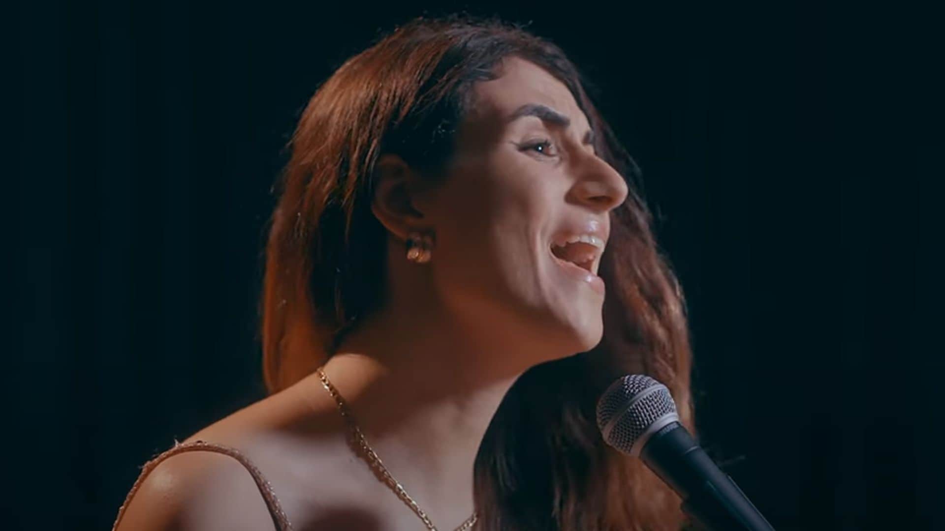 Julia Del Real lanza el single 'Conexión', un grito emocional sobre el amor moderno junto a Iván Doggy