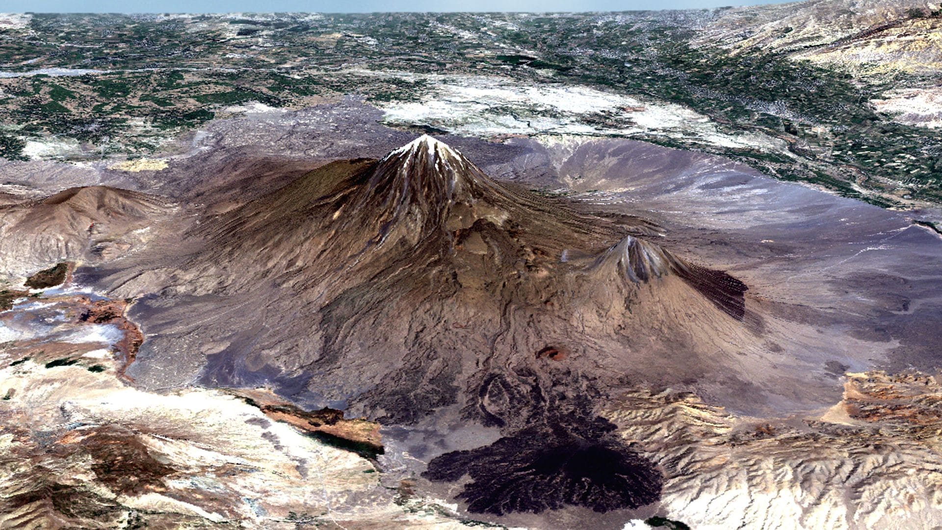 Vista aérea del volcán Taftan, en el sudeste de Irán