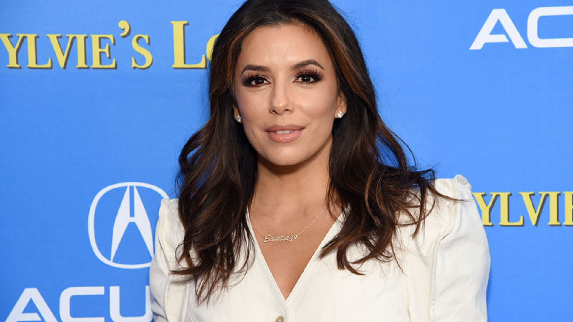 Lo dice Eva Longoria: la versión 'denim' del traje de chaqueta es para mujeres bajitas