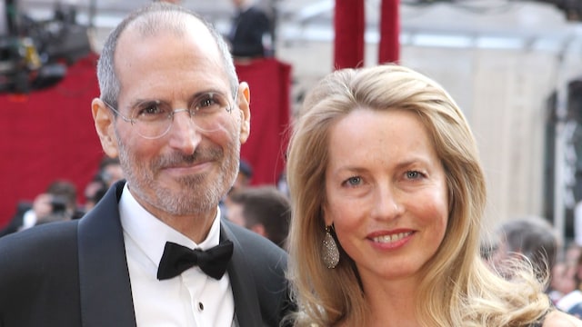 Apple's Steve Jobs and Laurene Powell arrive at the 82nd Annual Academy Awards held at Kodak Theatre on March 7, 2010 in Hollywood.