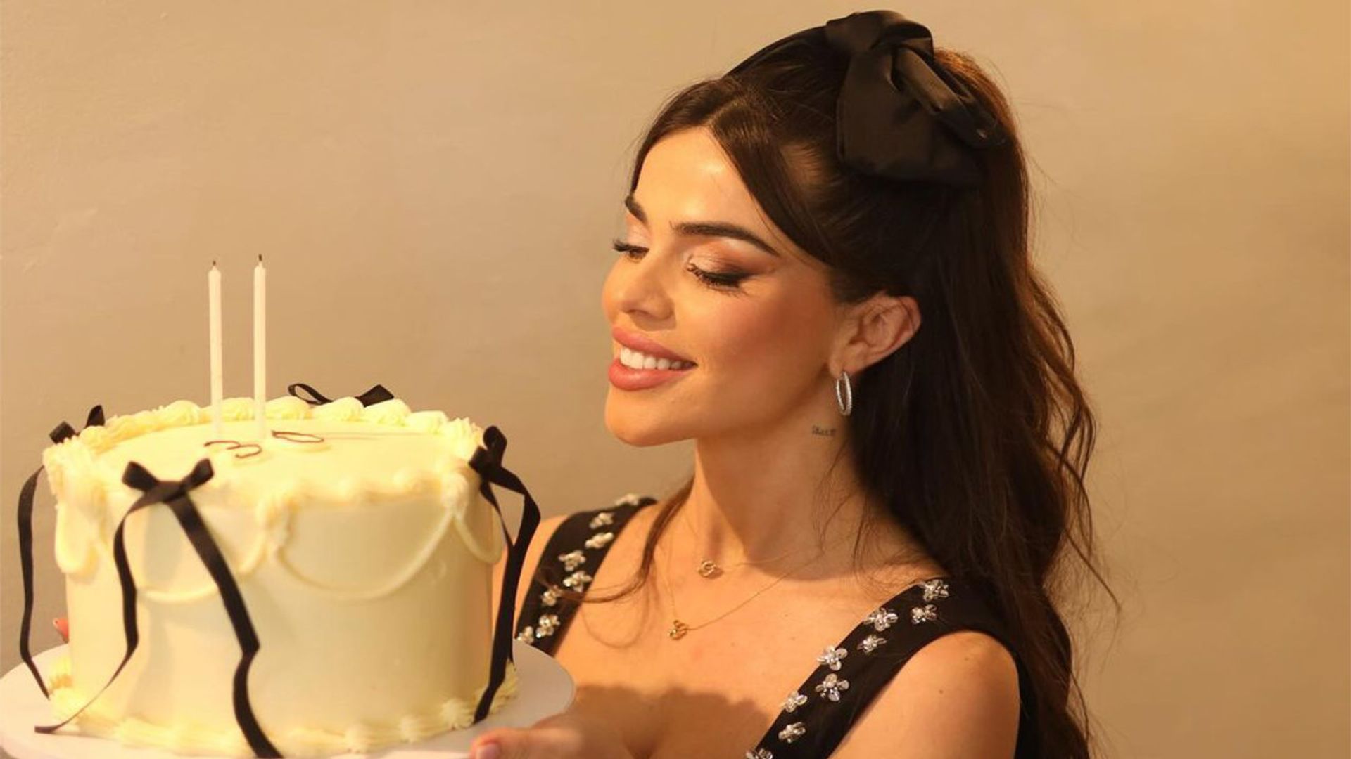 Violeta Mangriñán 'entierra los 20' con una fiesta por todo lo alto