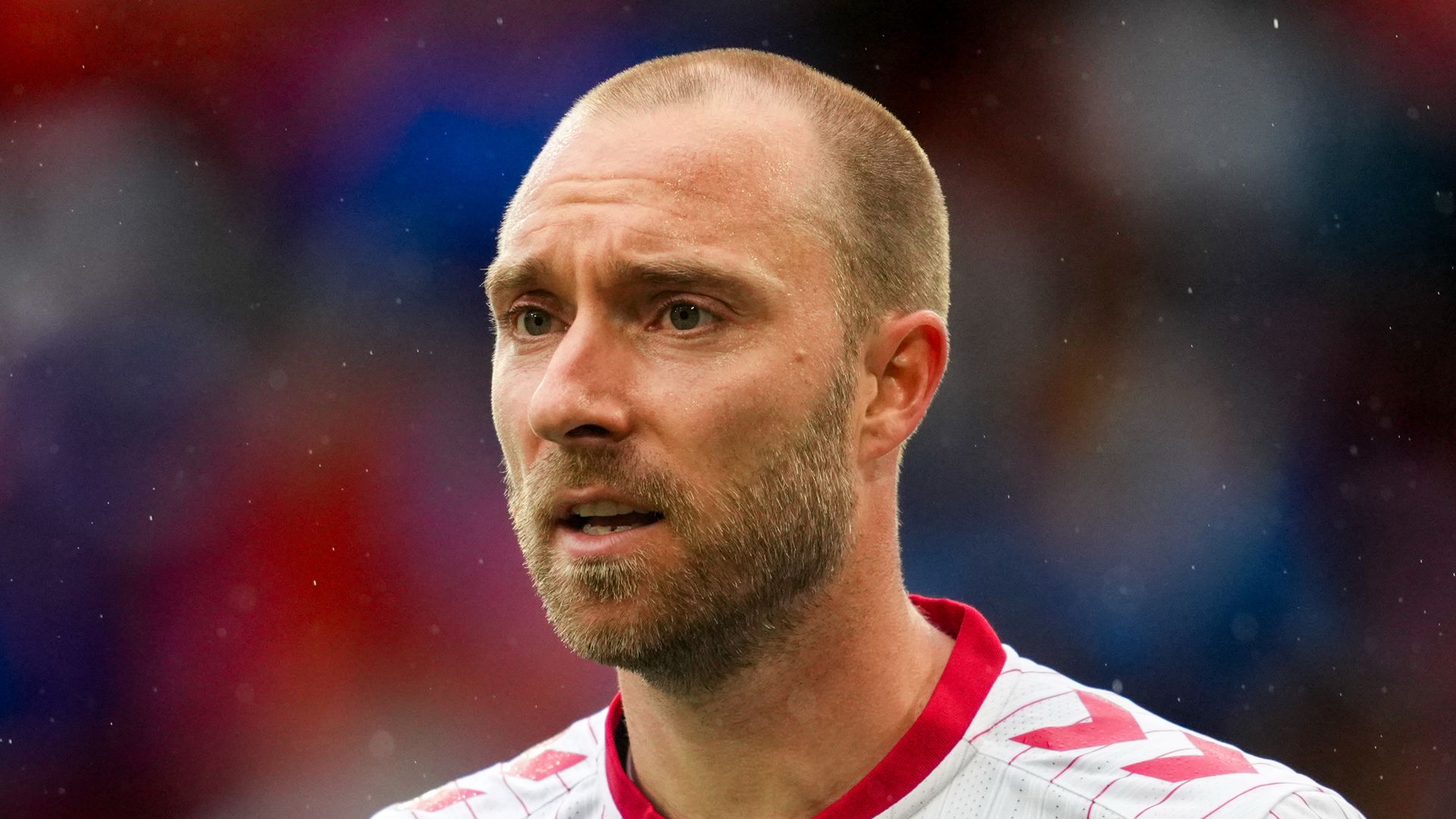 El futbolista Christian Eriksen se desploma en pleno partido