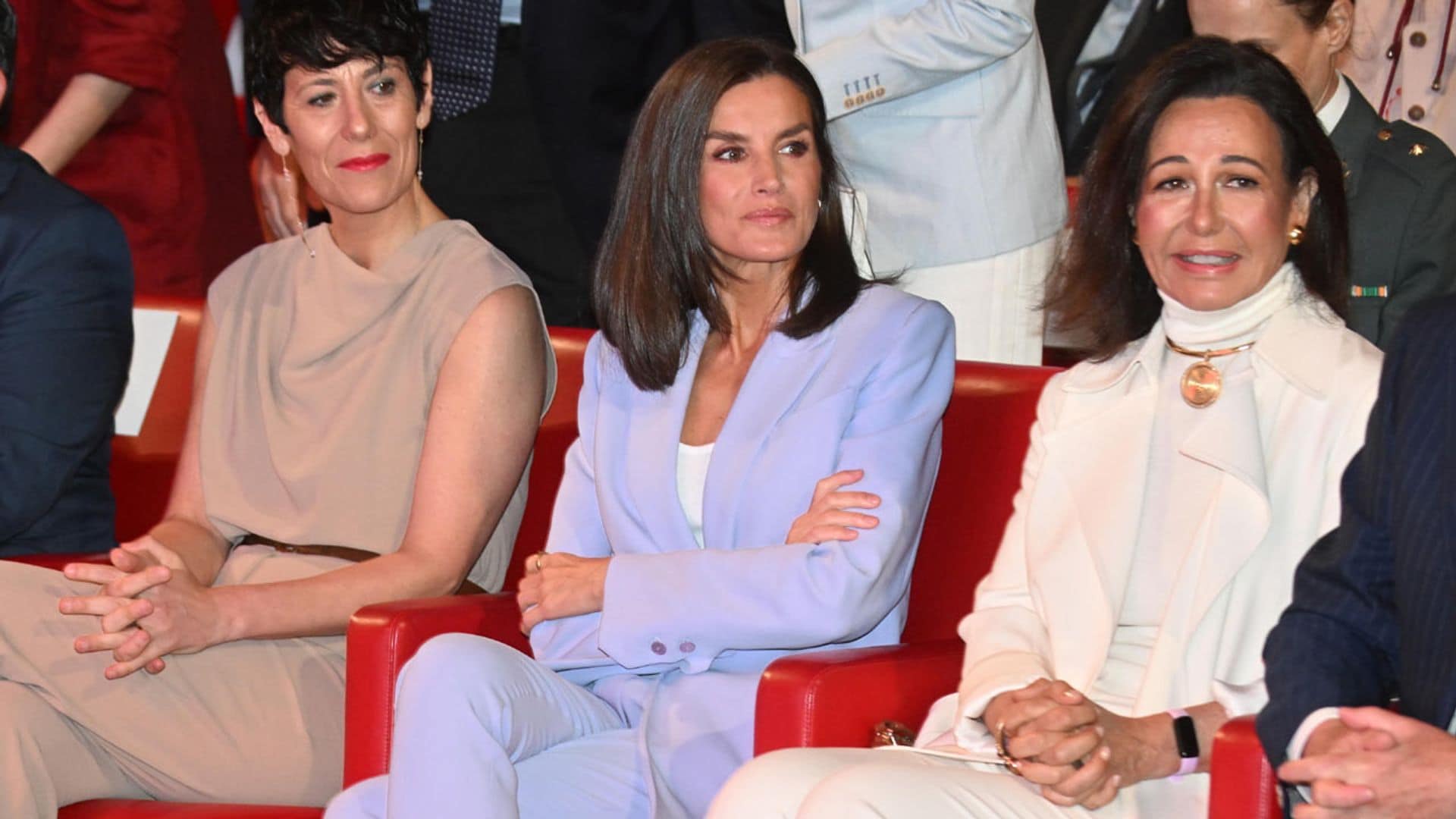 La reina Letizia recuerda su viaje a Guatemala en un acto solidario con Belén Esteban entre los asistentes