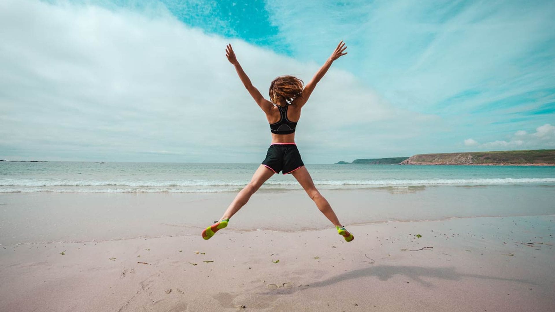 Los 5 ejercicios que tienes que hacer en la playa para definir tu silueta