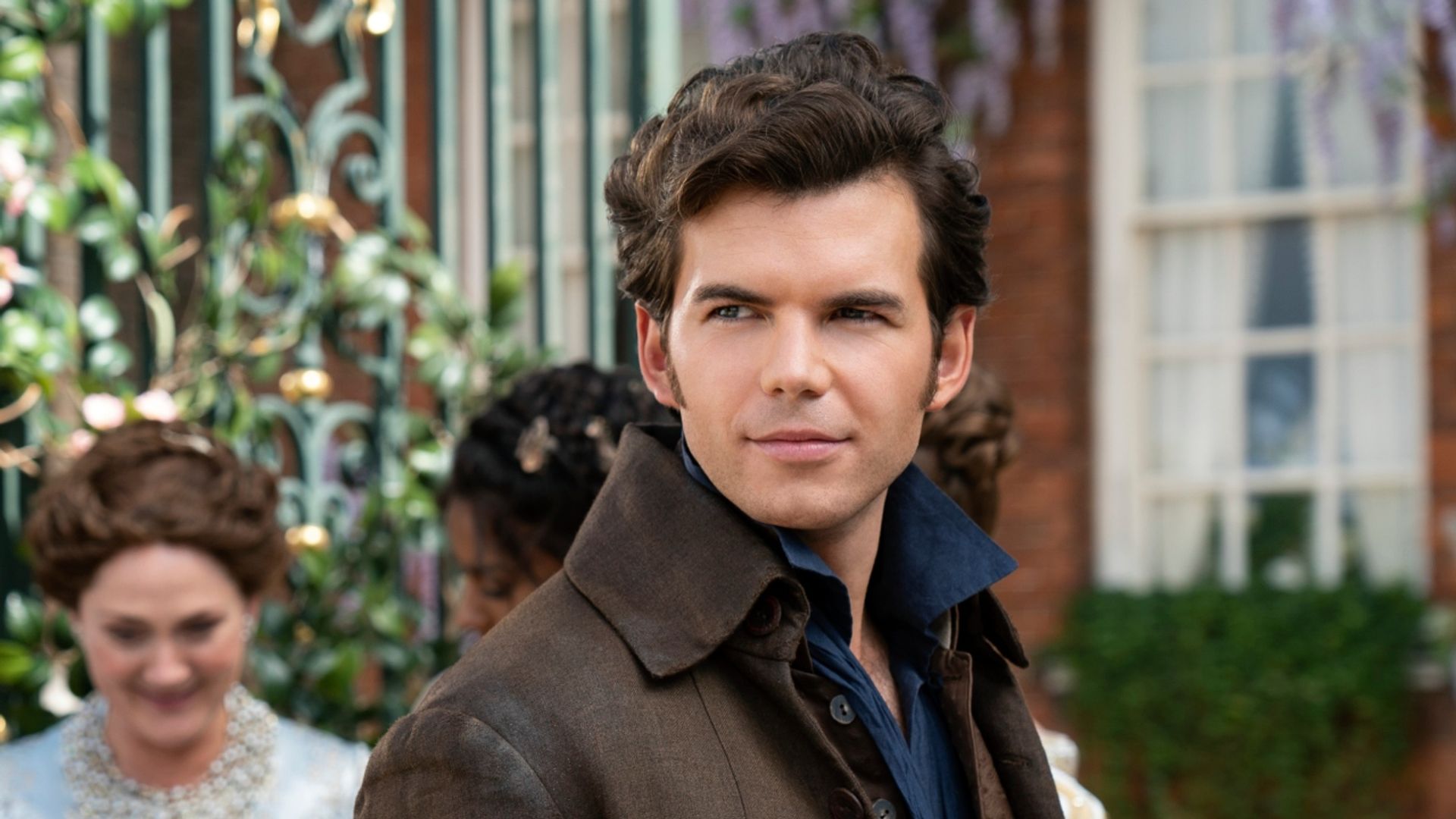 'Los Bridgerton': los consejos de Regé-Jean Page y Jonathan Bailey a, Luke Newton, el nuevo protagonista de la serie