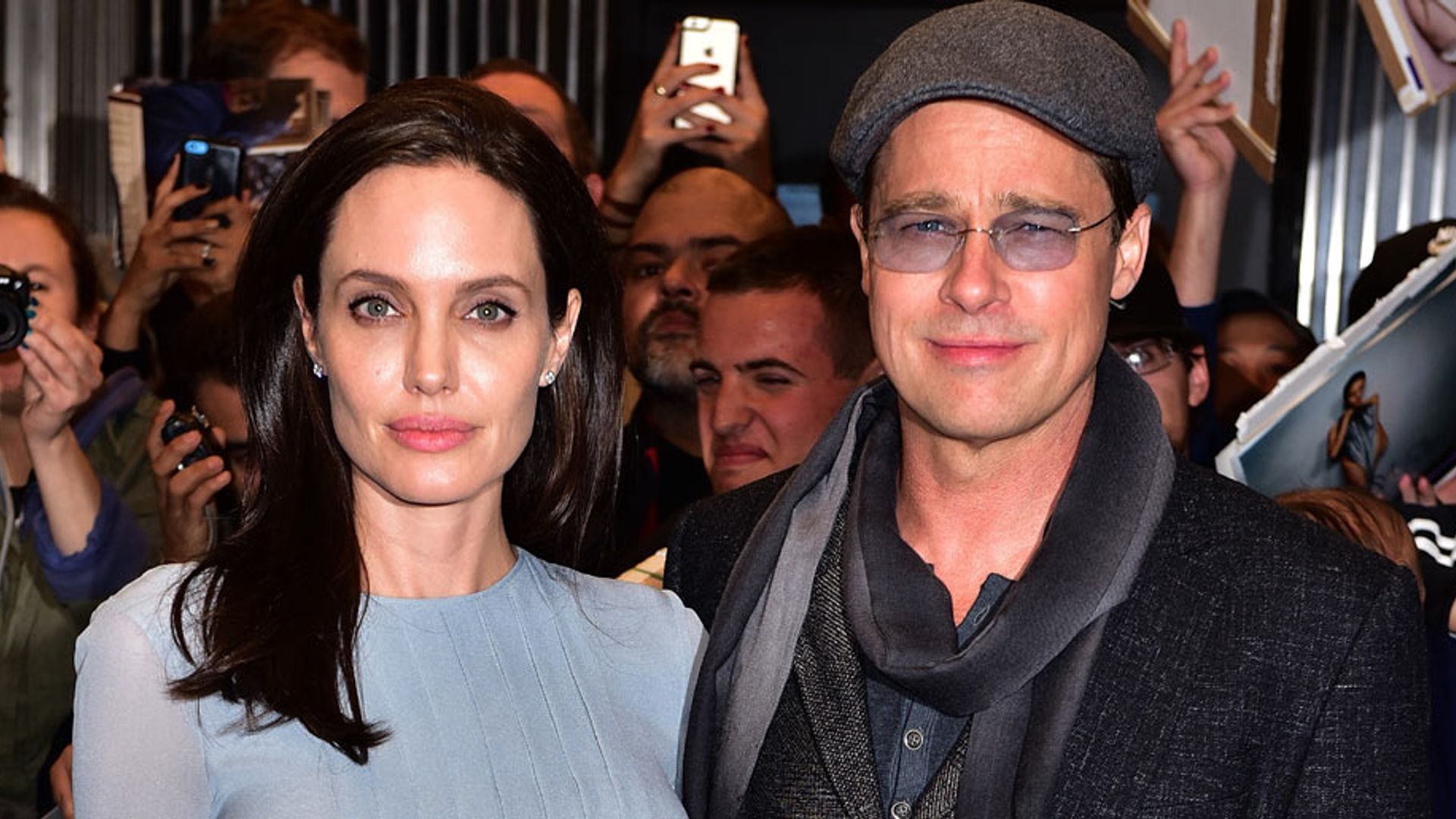 Angelina Jolie y Brad Pitt están oficialmente solteros