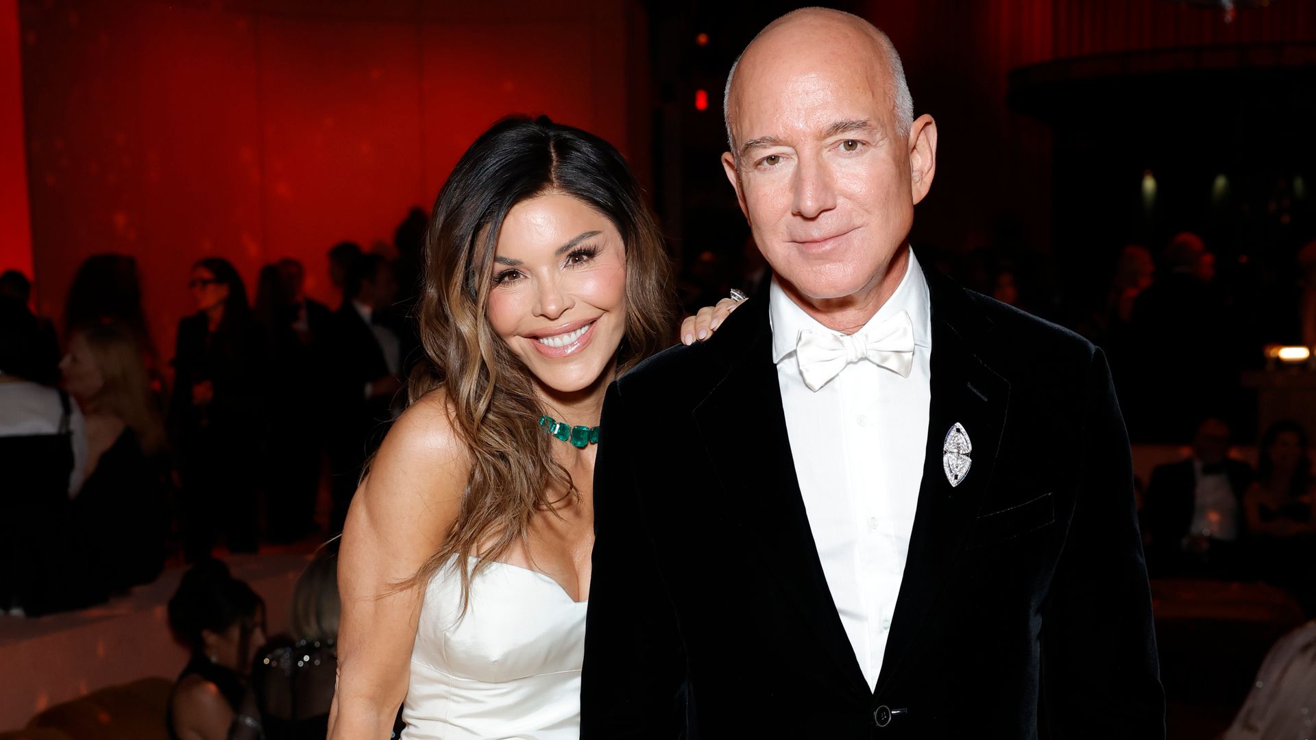 La emoción de Jeff Bezos al reencontrarse con Lauren Sánchez tras su viaje al espacio