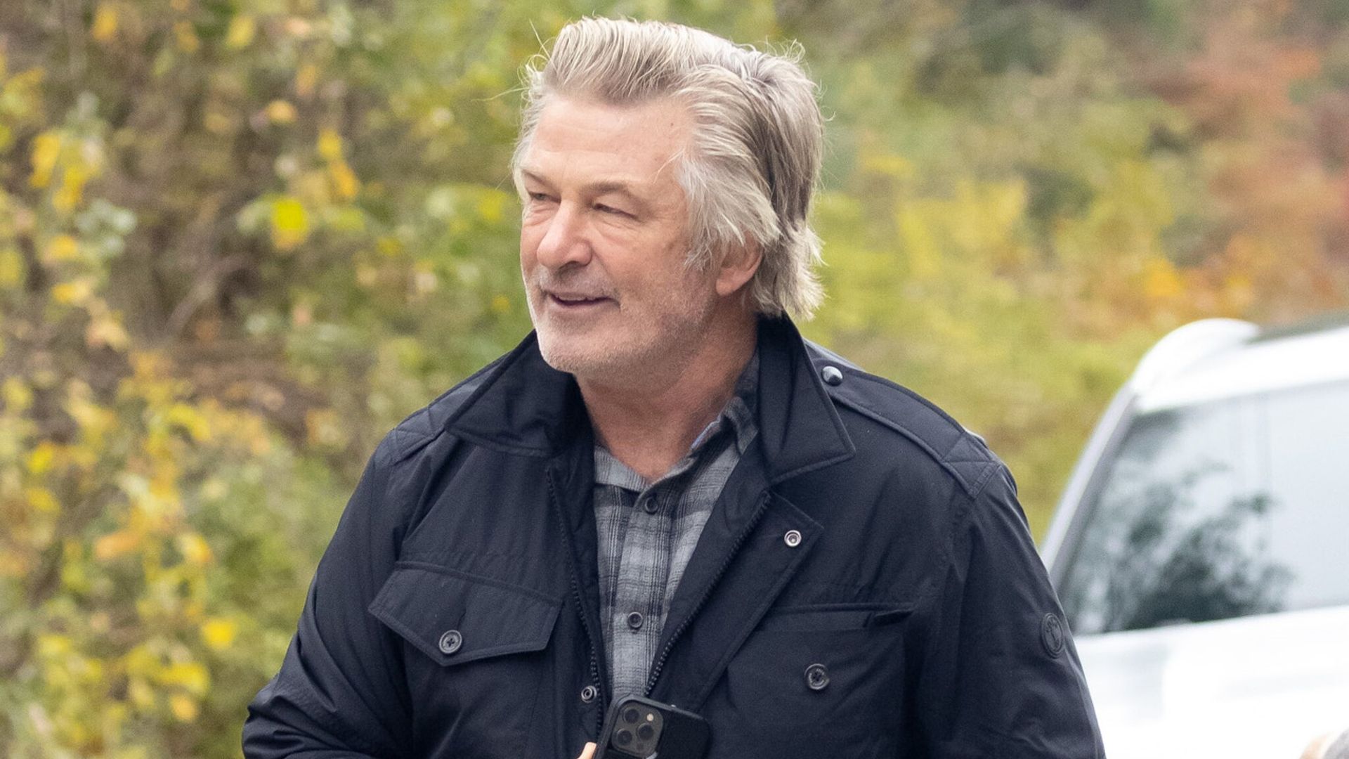 Alec Baldwin, las imágenes que demuestran que intenta recuperar su sonrisa en su momento más difícil