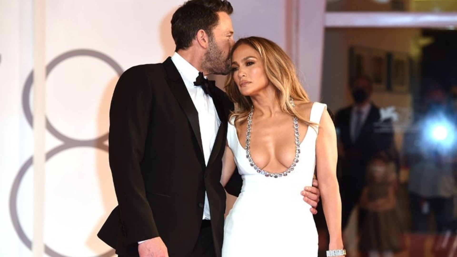 Ben Affleck se deshace en halagos por JLo en su primera entrevista juntos
