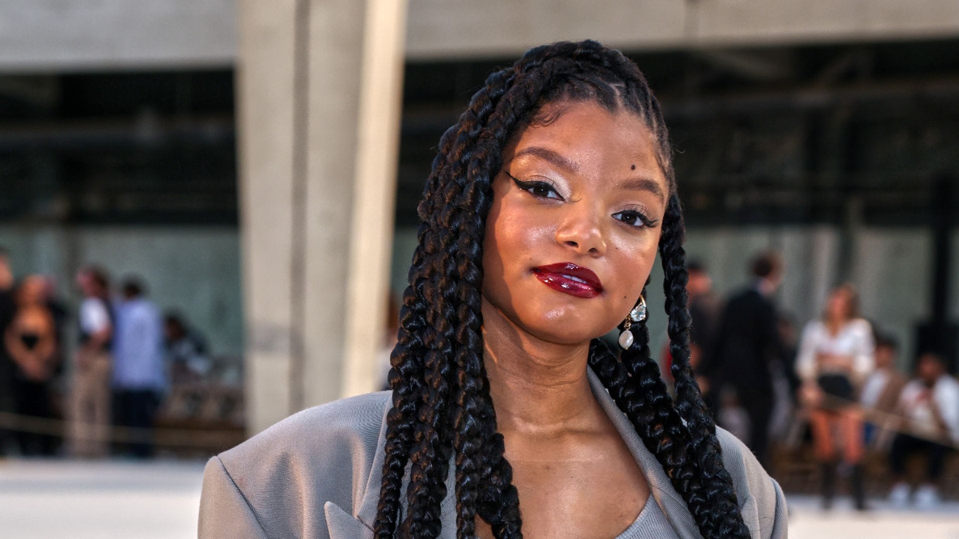 La actriz Halle Bailey, 'La Sirenita', desvela que ha sido madre tras mantener en secreto su embarazo