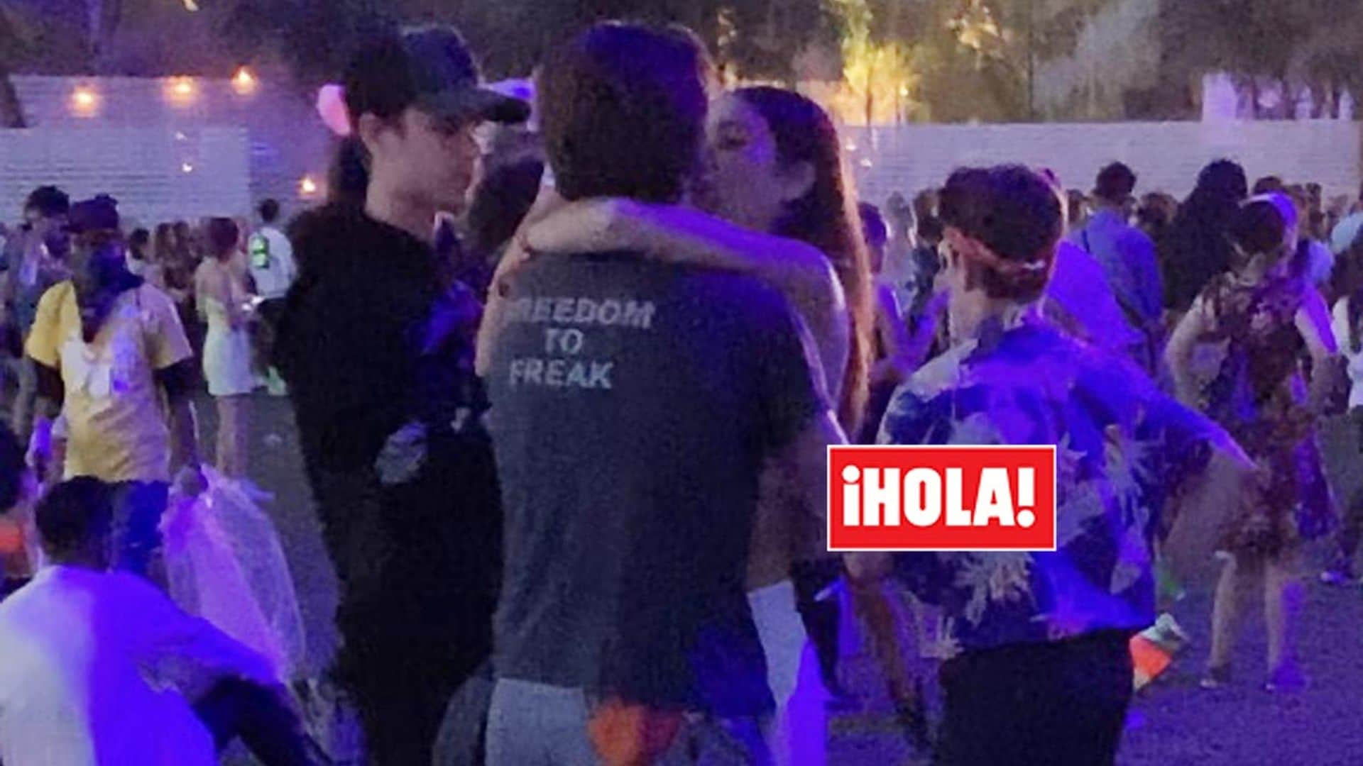 EXCLUSIVA: Brooklyn Beckham y Hana Cross, los besos más románticos de Coachella