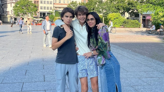 Paola Rojas y sus hijos