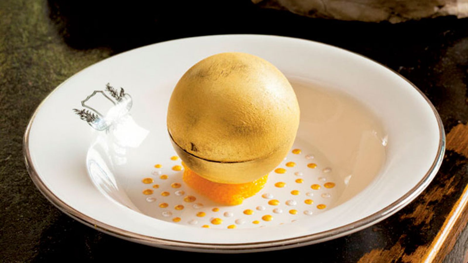 Esfera de chocolate, café y mandarina