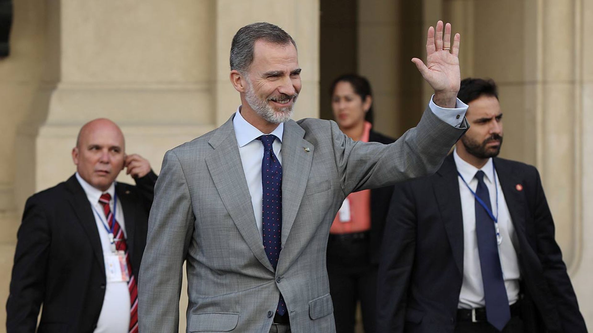 El rey Felipe, de fiesta universitaria sin doña Letizia