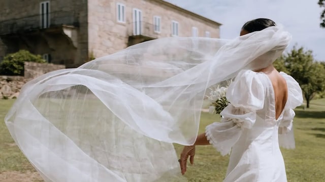 Vestido de novia con velo
