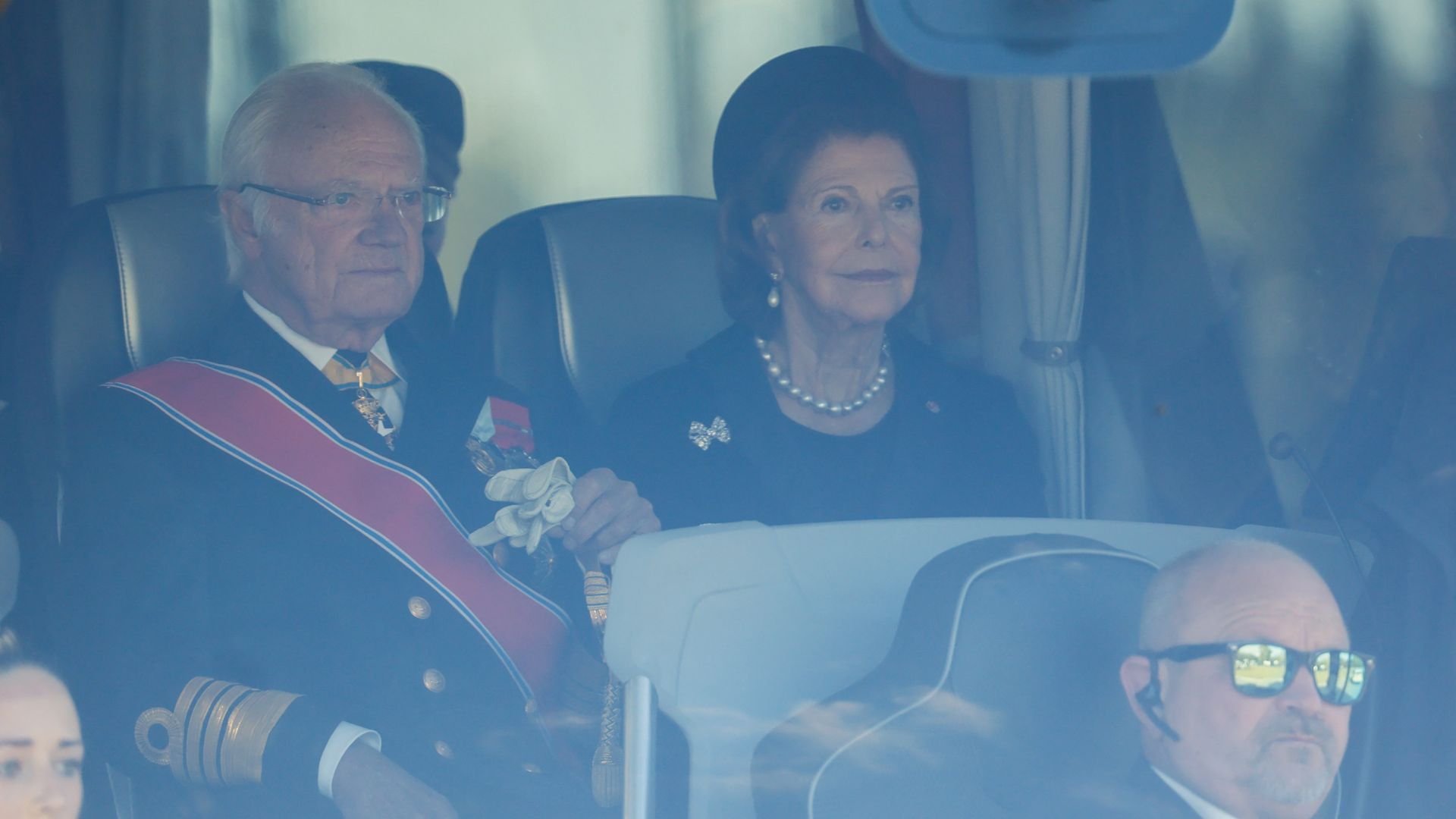 Los reyes Carlos Gustavo y Silvia de Suecia, llegando al funeral de Harald de Noruega