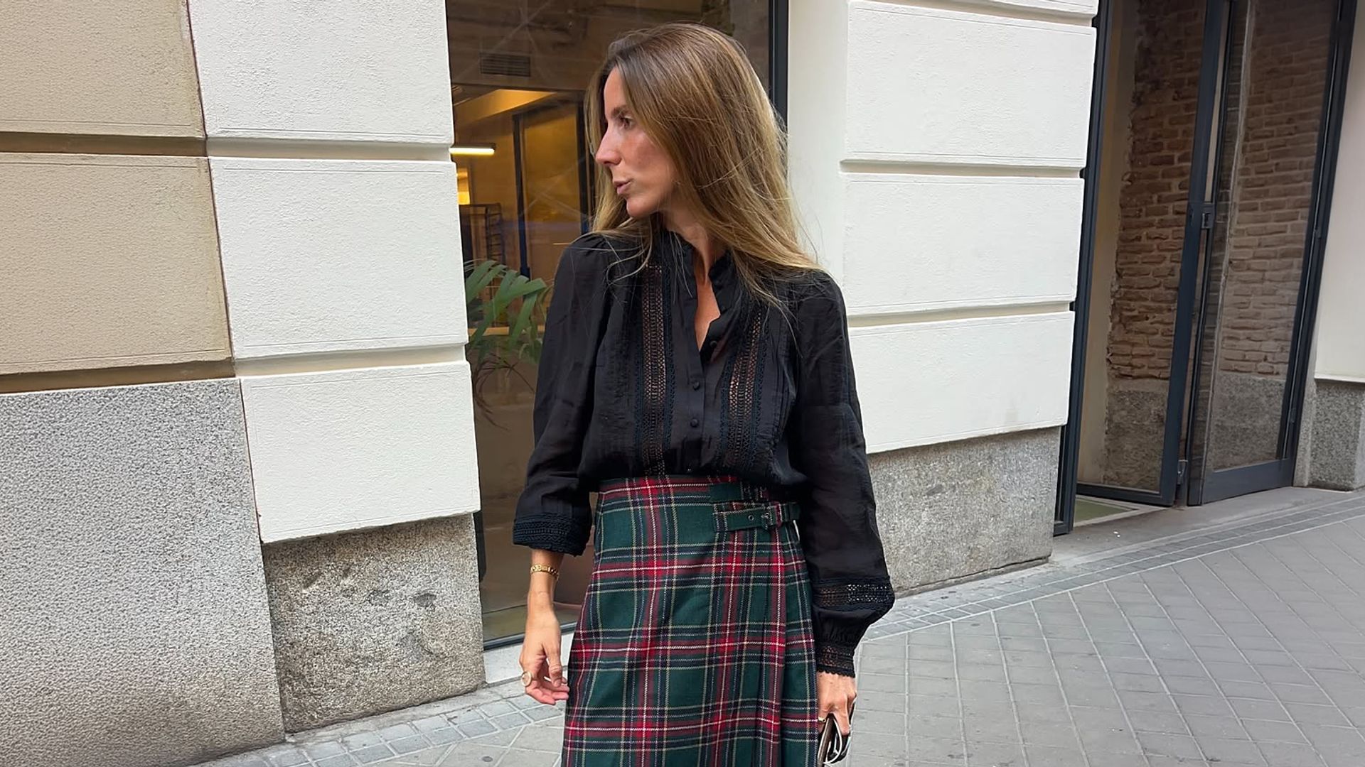 La falda lápiz vuelve: así se lleva fuera de la oficina la prenda más elegante y fácil de combinar a partir de octubre
