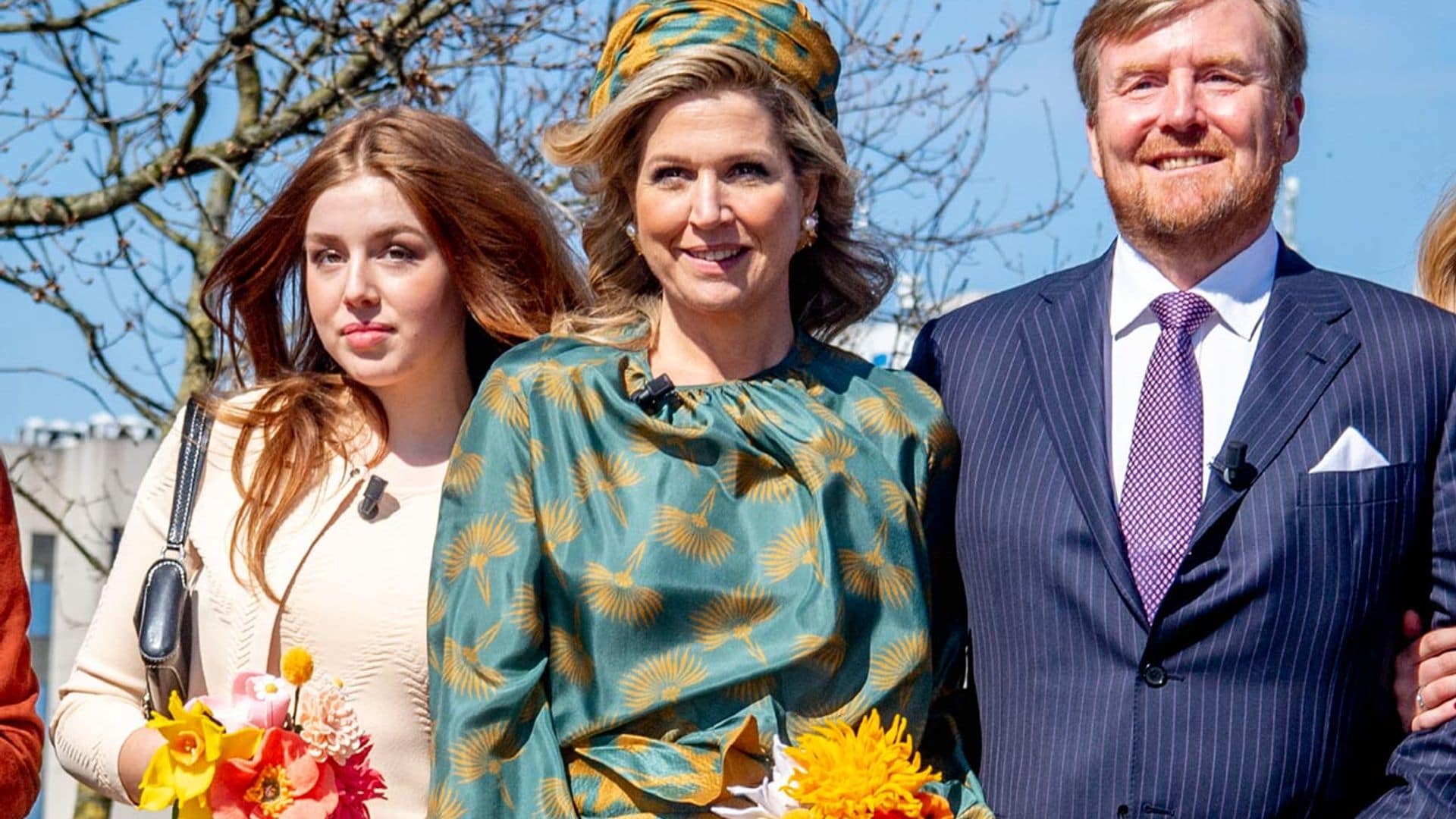 Alexia de Holanda despunta con un minivestido, bolso de su madre y sandalias de Zara