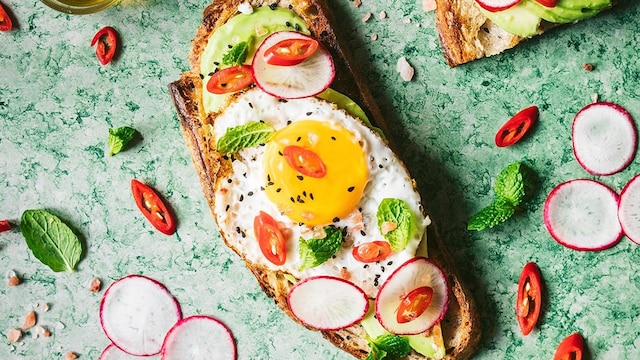 tosta huevo age