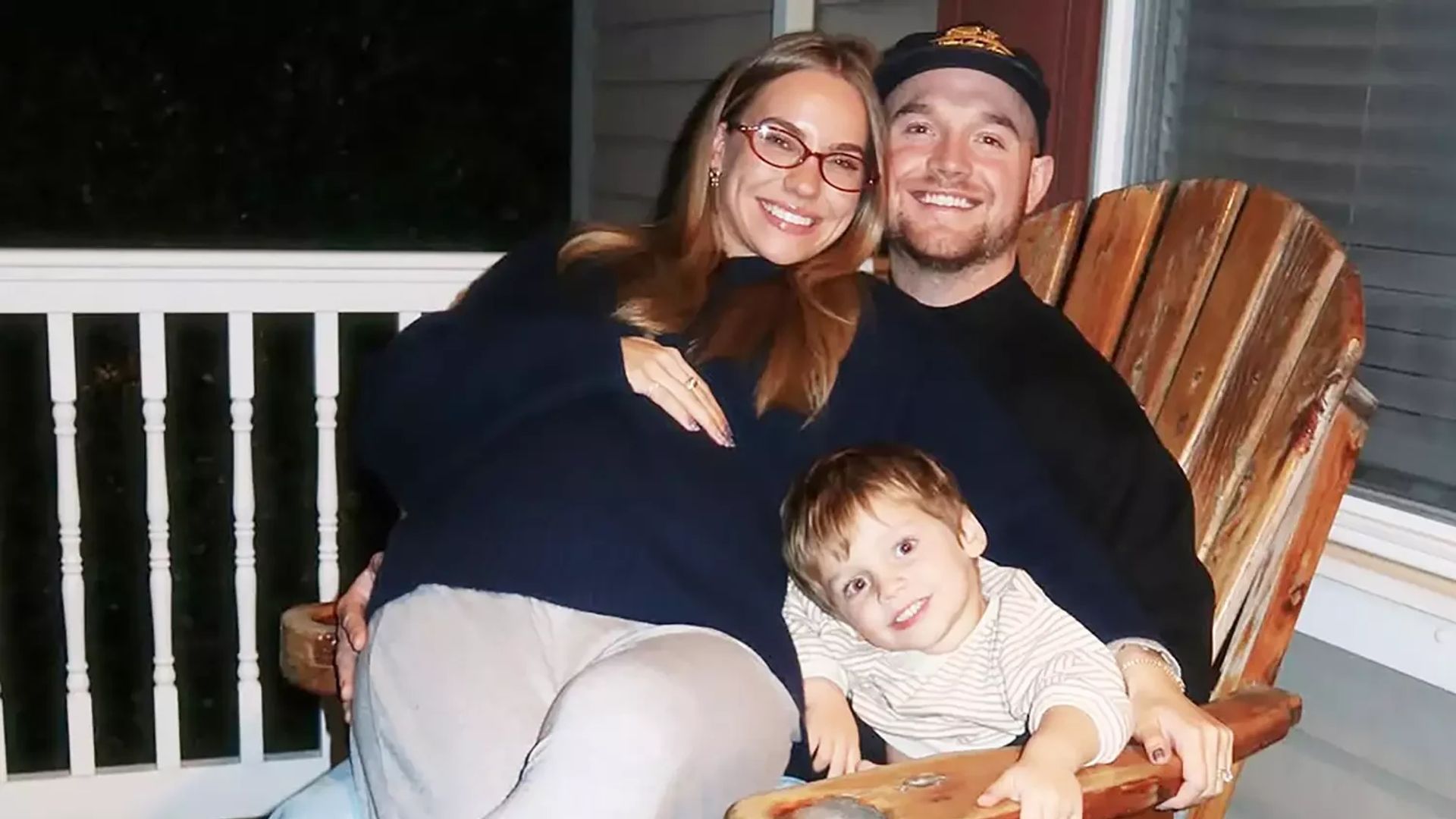 Emilie con su marido y su hijo