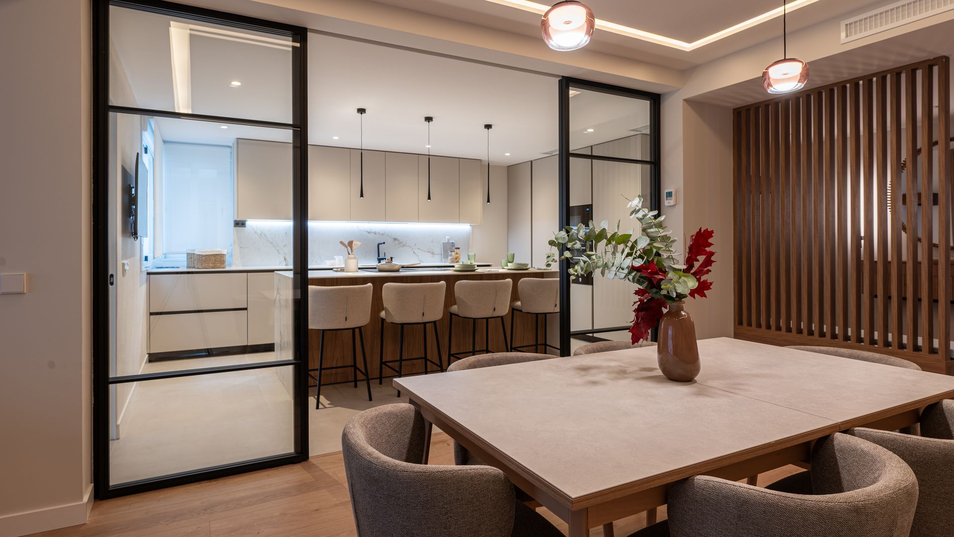 Los arquitectos Lluís Andreu Sotelo y Patrícia Gonzàlez-Margalef coinciden: "En una cocina abierta todo está a la vista, lo que puede generar desorden visual"