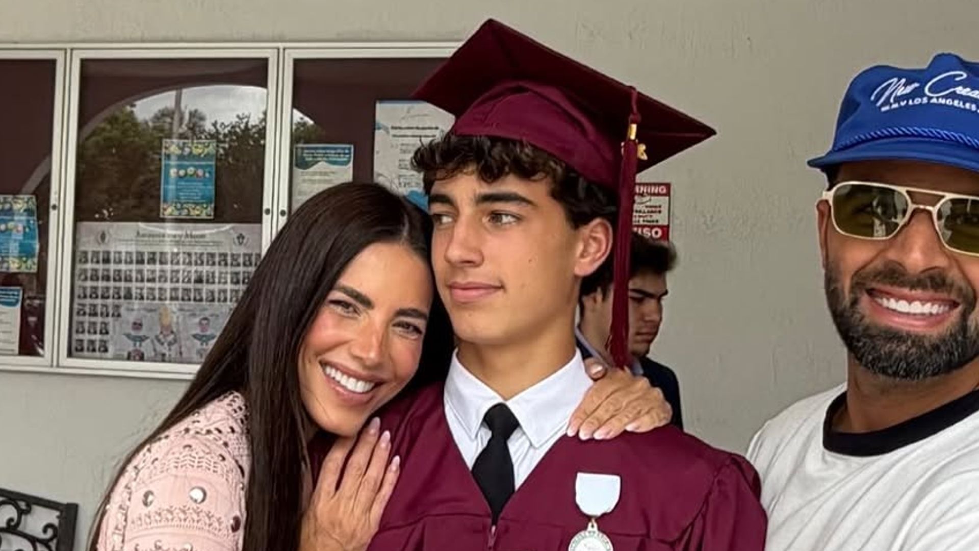 Gaby Espino con Jencarlos Canela en la graduación de su hijo