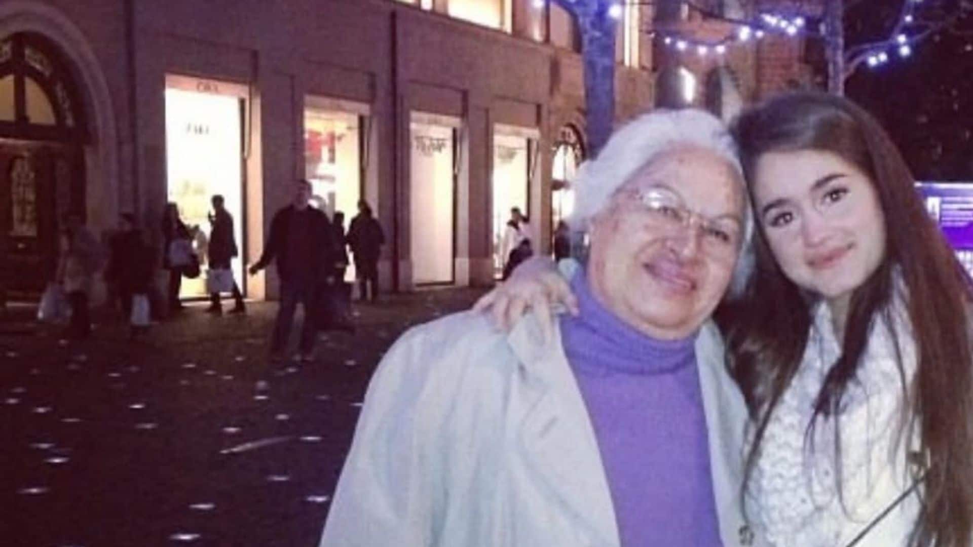La novia de Christian, el hijo de Carmen Morales, con su abuela, una gran admiradora de Rocío Dúrcal
