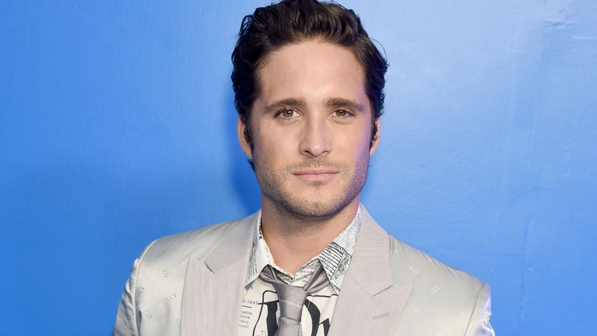 Diego Boneta brilla con su look más casual en el desfile de Dior