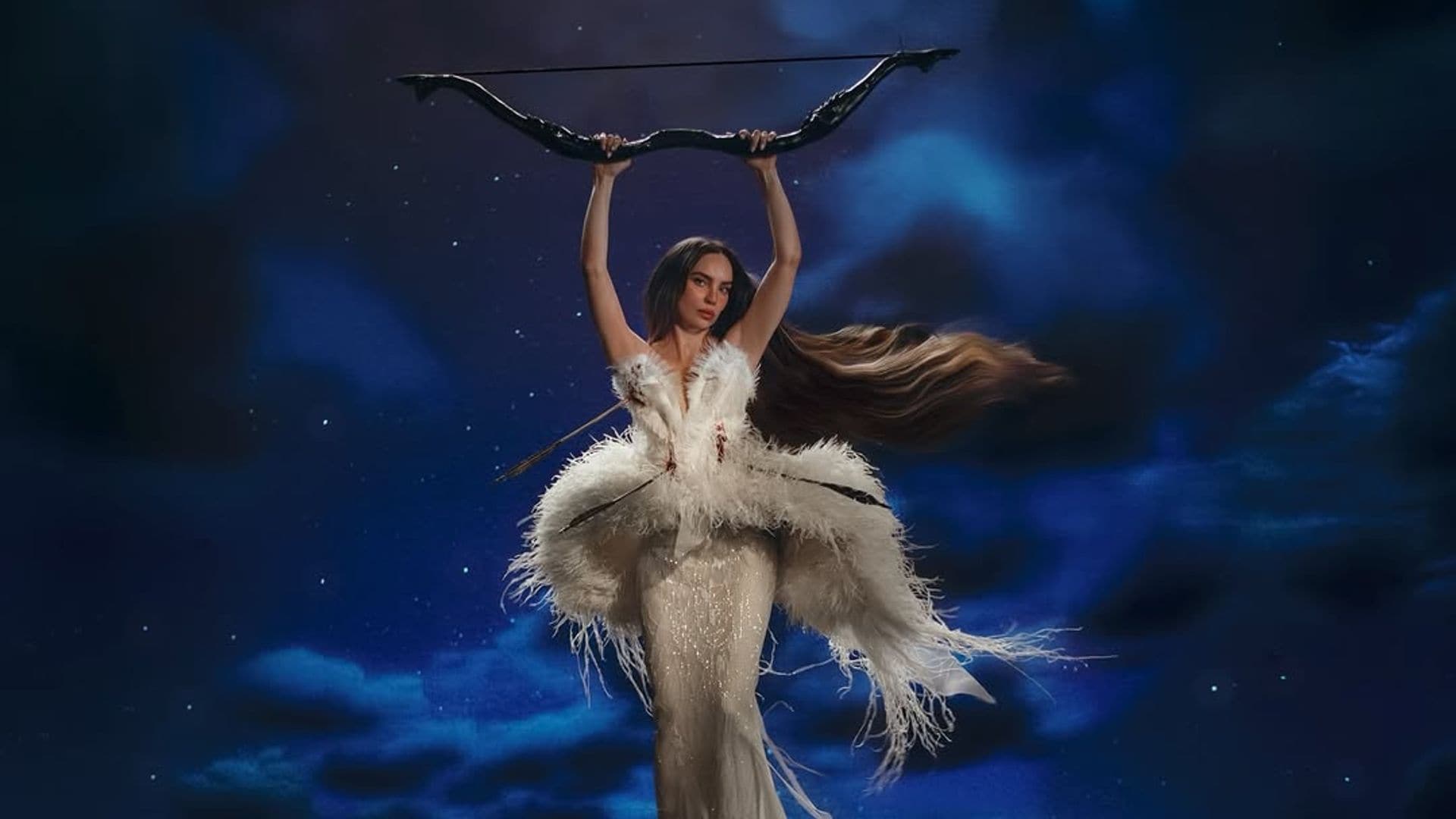 Belinda apuesta por diseñadores latinoamericanos para su nueva faceta musical en INDÓMITA