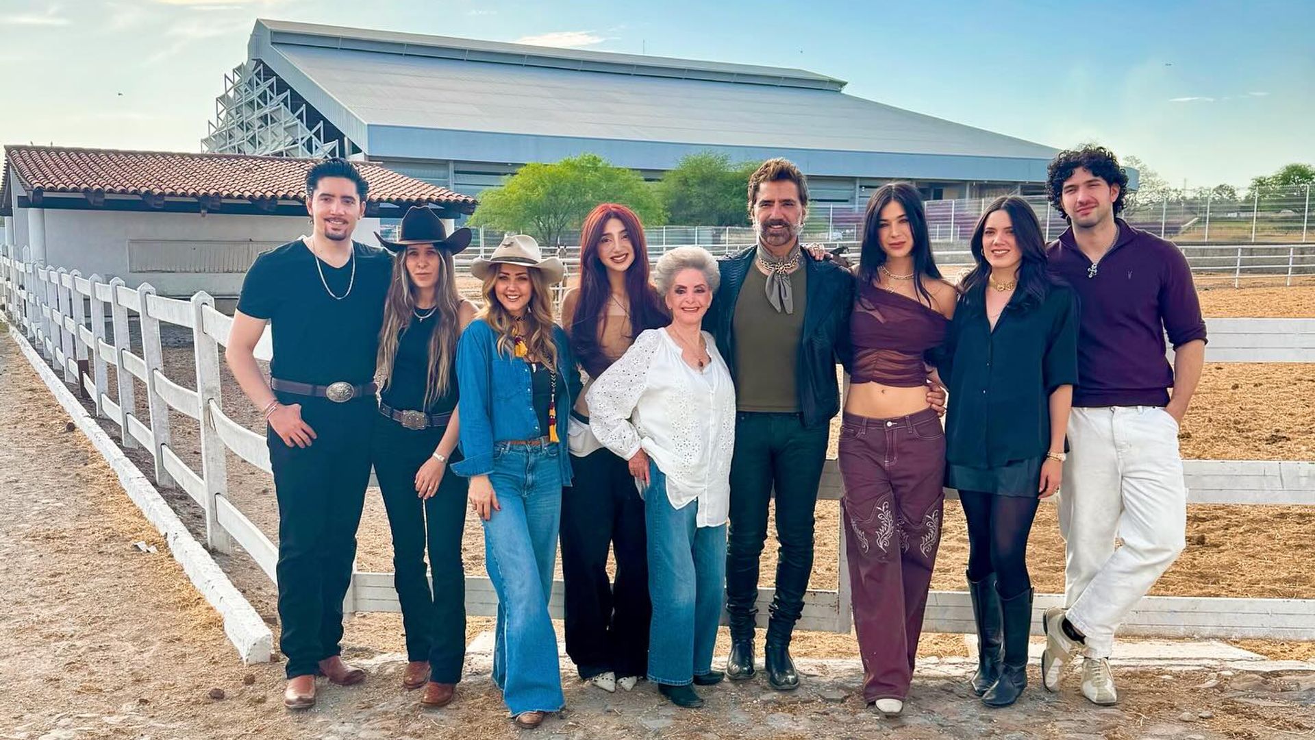 Andrea Legarreta comparte las fotografías más especiales de su encuentro con los Fernández