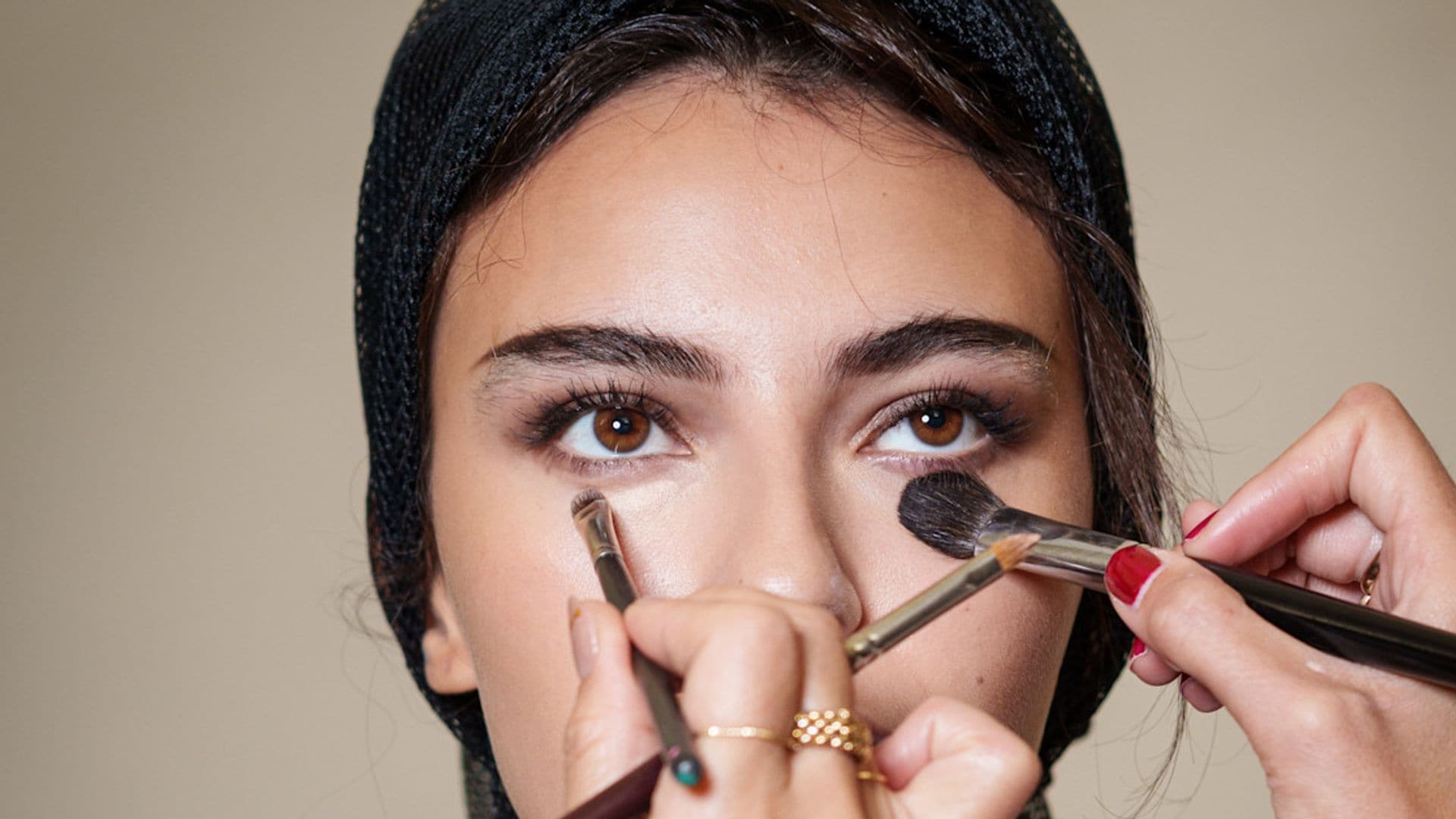 El maquillaje para bolsas y ojeras con efecto 8 horas de sueño reparador