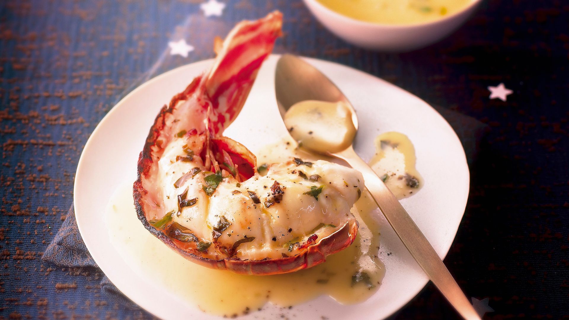 Langosta con salsa para las mesas navideñas