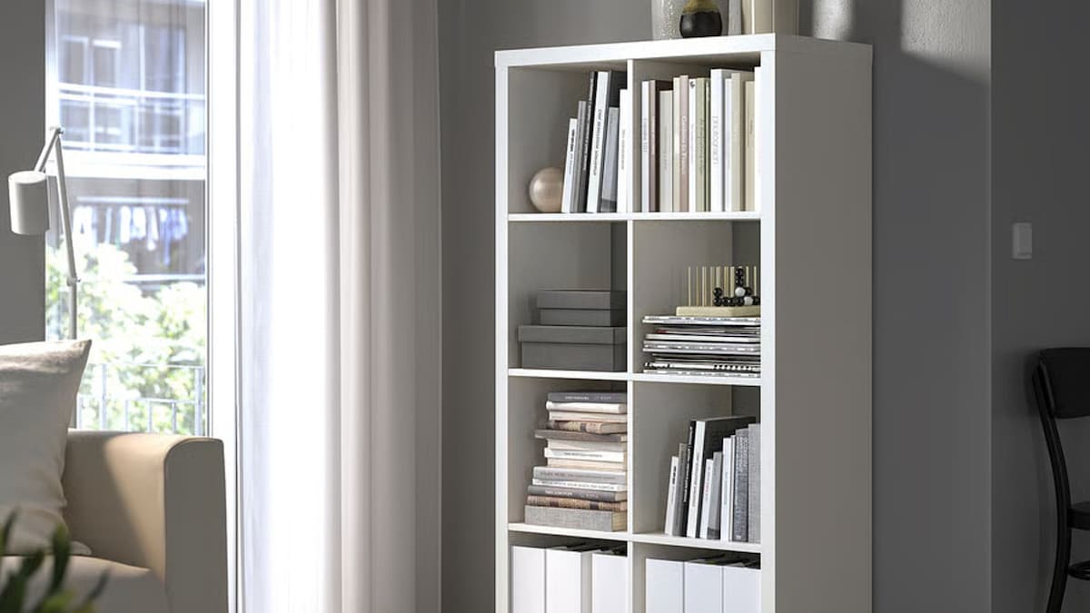 Esta estantería de Ikea que arrasa en ventas es todo lo que necesitas para ganar espacio en casa
