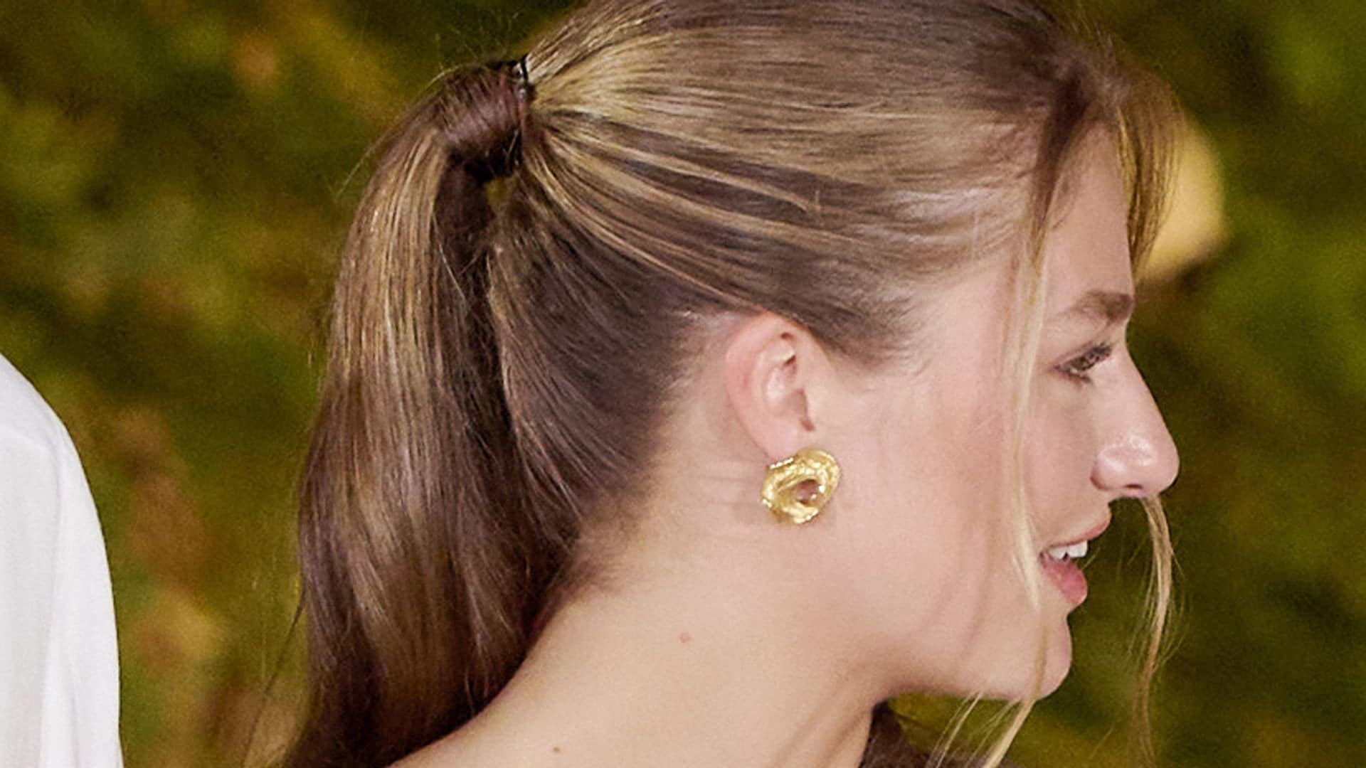 La coleta "traicionera" de la princesa Leonor: ¿qué le pasó en su posado en Marivent?
