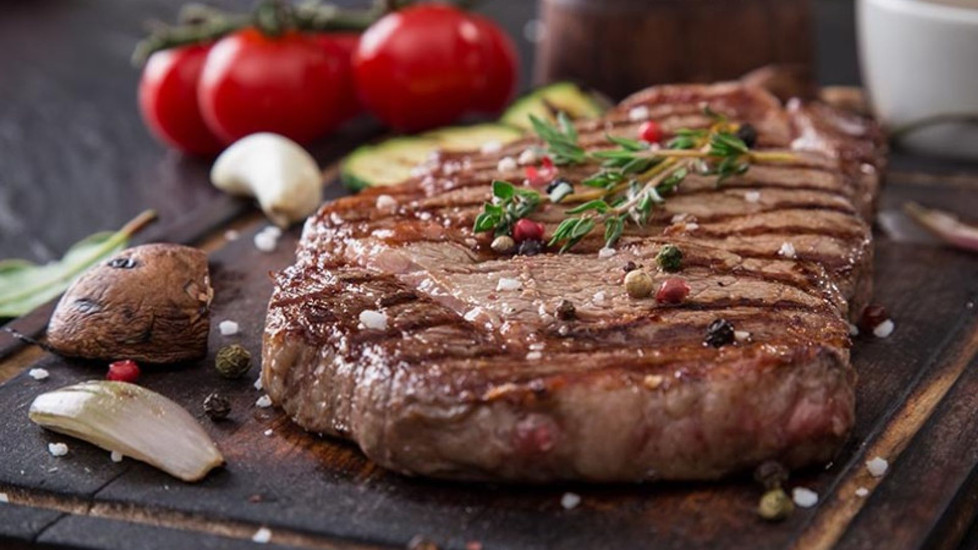 Chuletones de ternera a la brasa con vinagre balsámico y jengibre