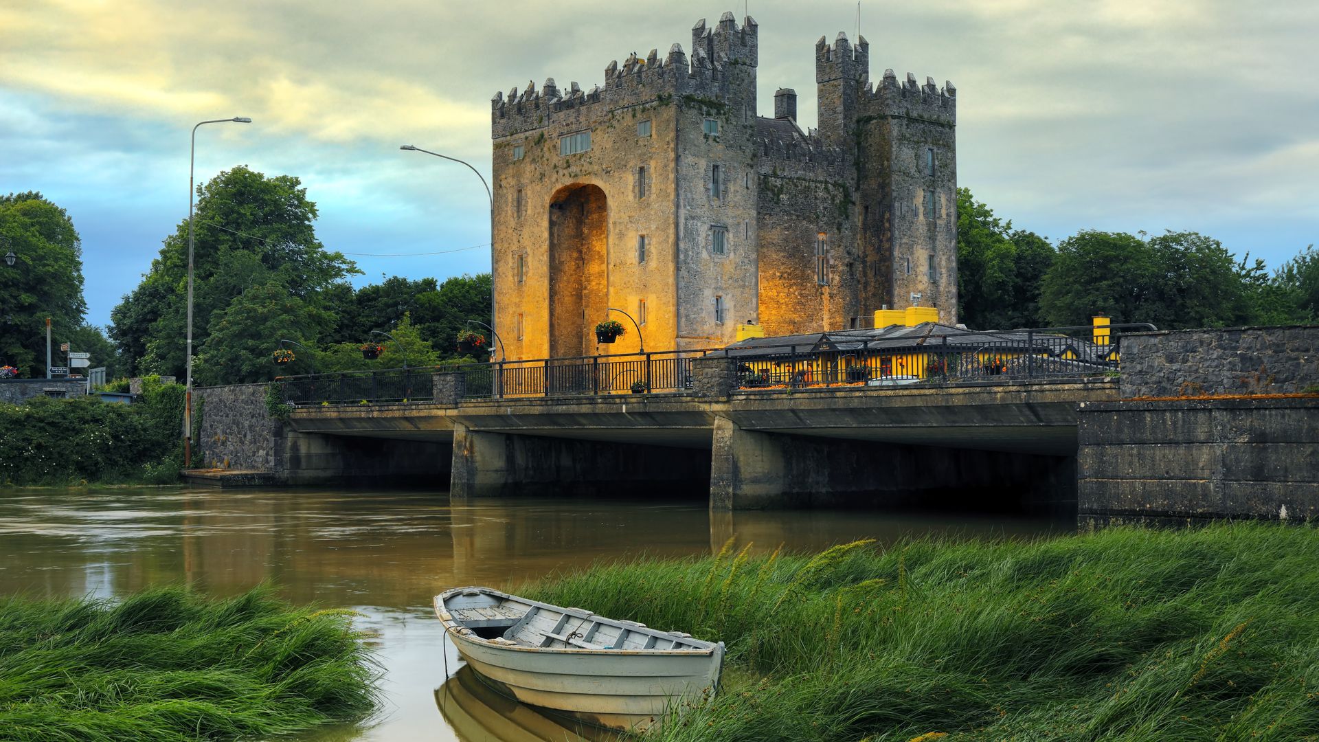 Shannon: la escapada irlandesa con vuelo directo desde Madrid entre castillos, acantilados y un paisaje lunar