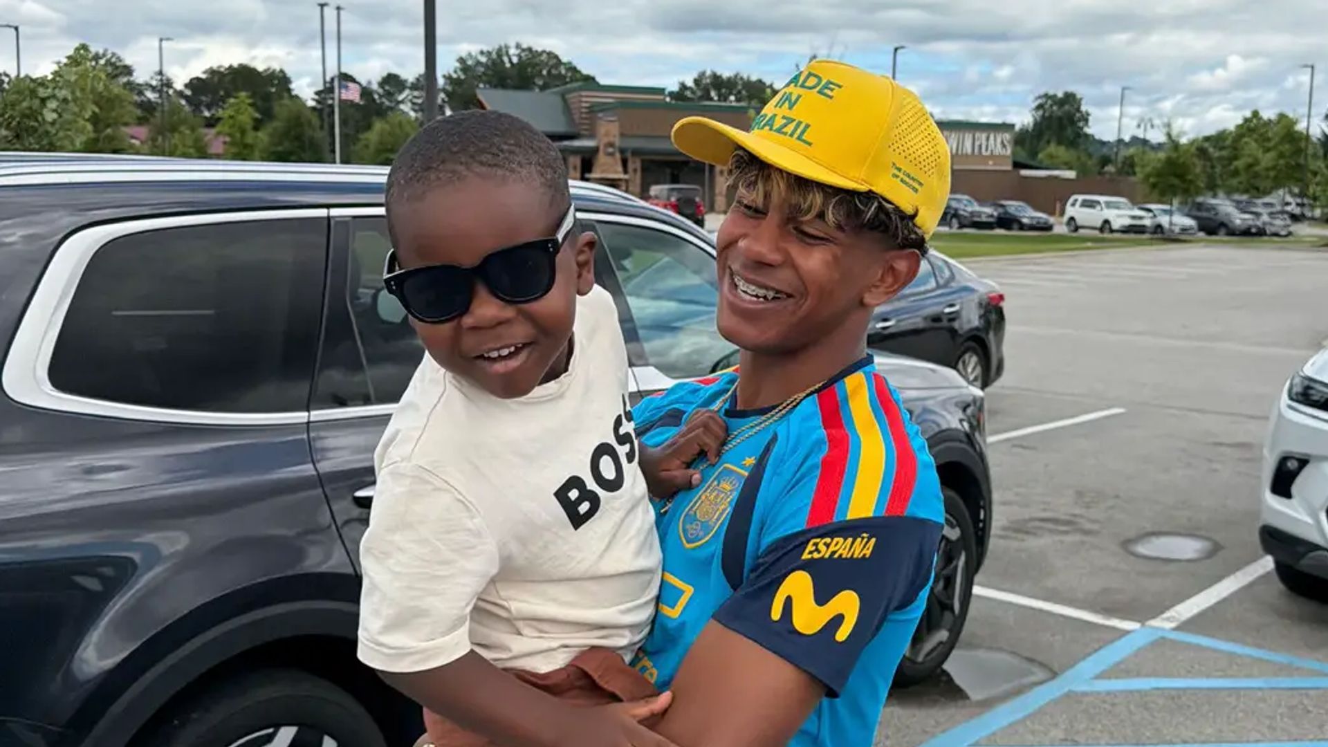 Conoce a Keyne, el hermano de Lamine Yamal que con 3 años se ha convertido en la sensación del Mundial