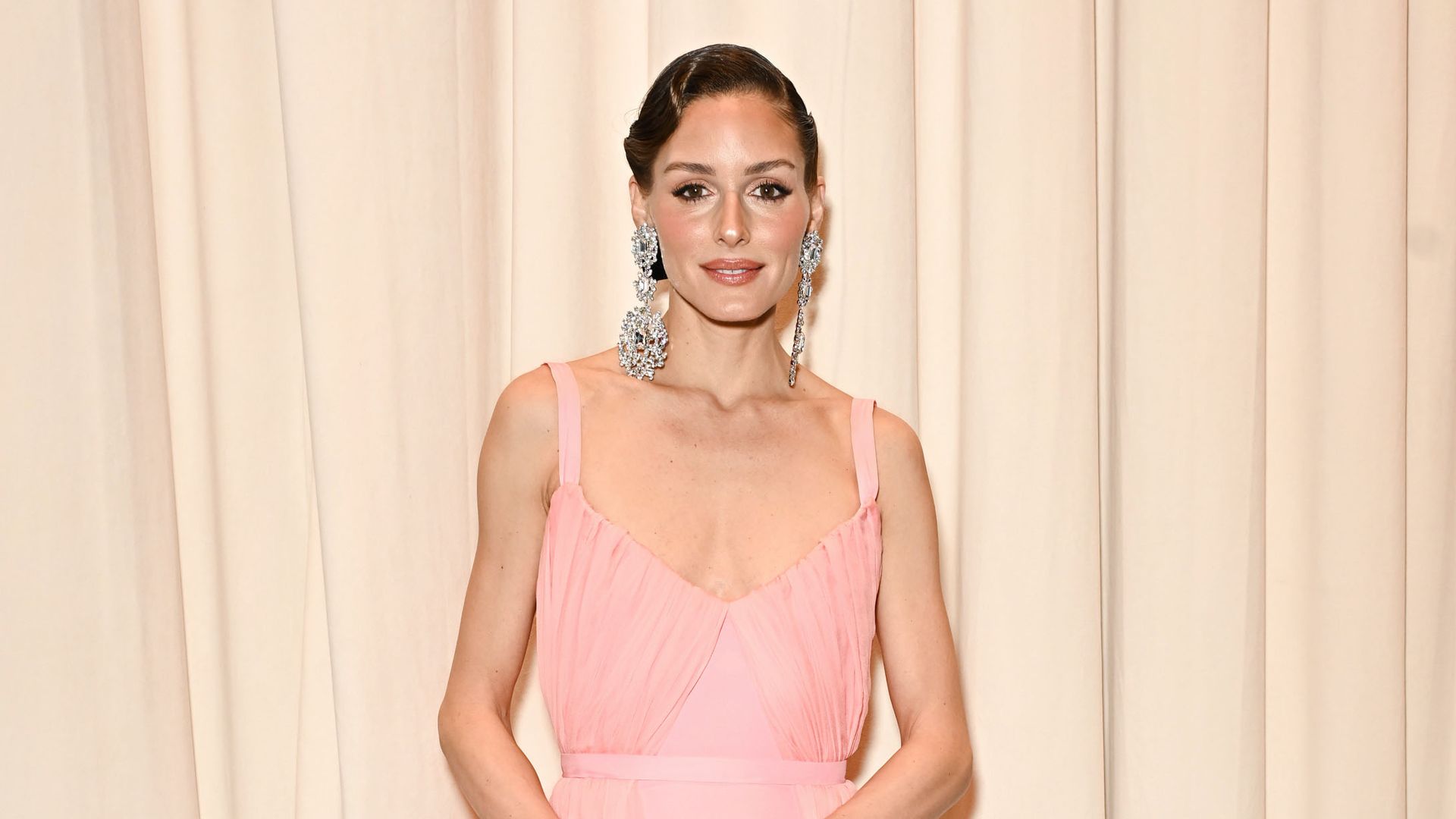 Olivia Palermo confirma en París que las bailarinas-joya son la mejor alternativa a los tacones