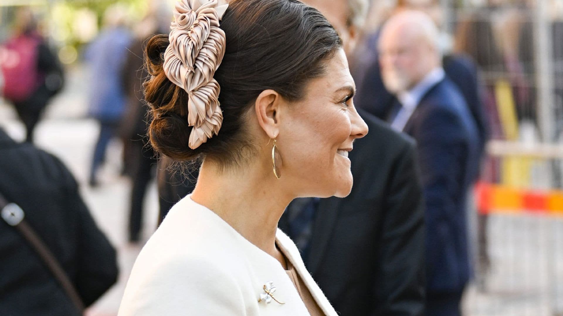 Victoria de Suecia, la 'royal' que mejor luce los accesorios para el pelo