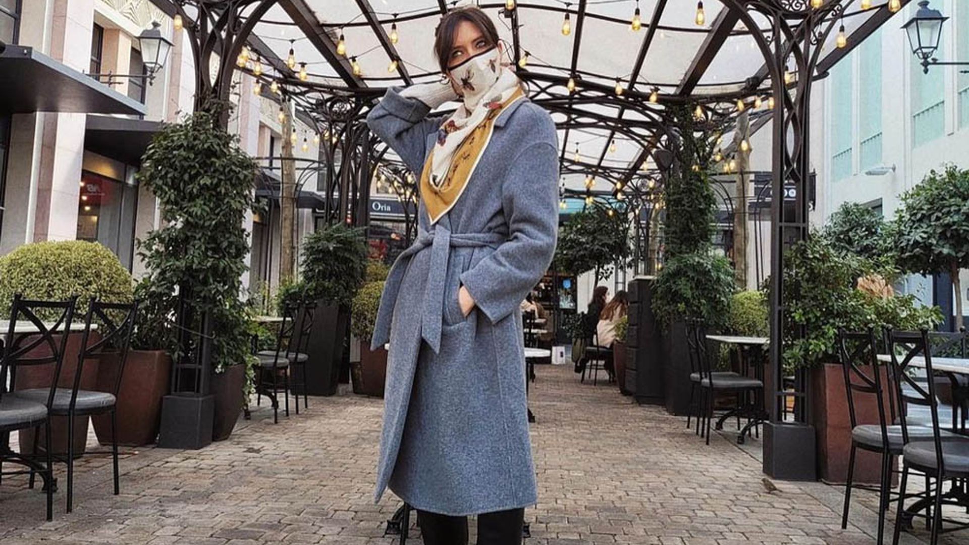 Sara Carbonero, Tamara Falcó... El truco más fácil con el que llevar mascarilla es muy 'cool'