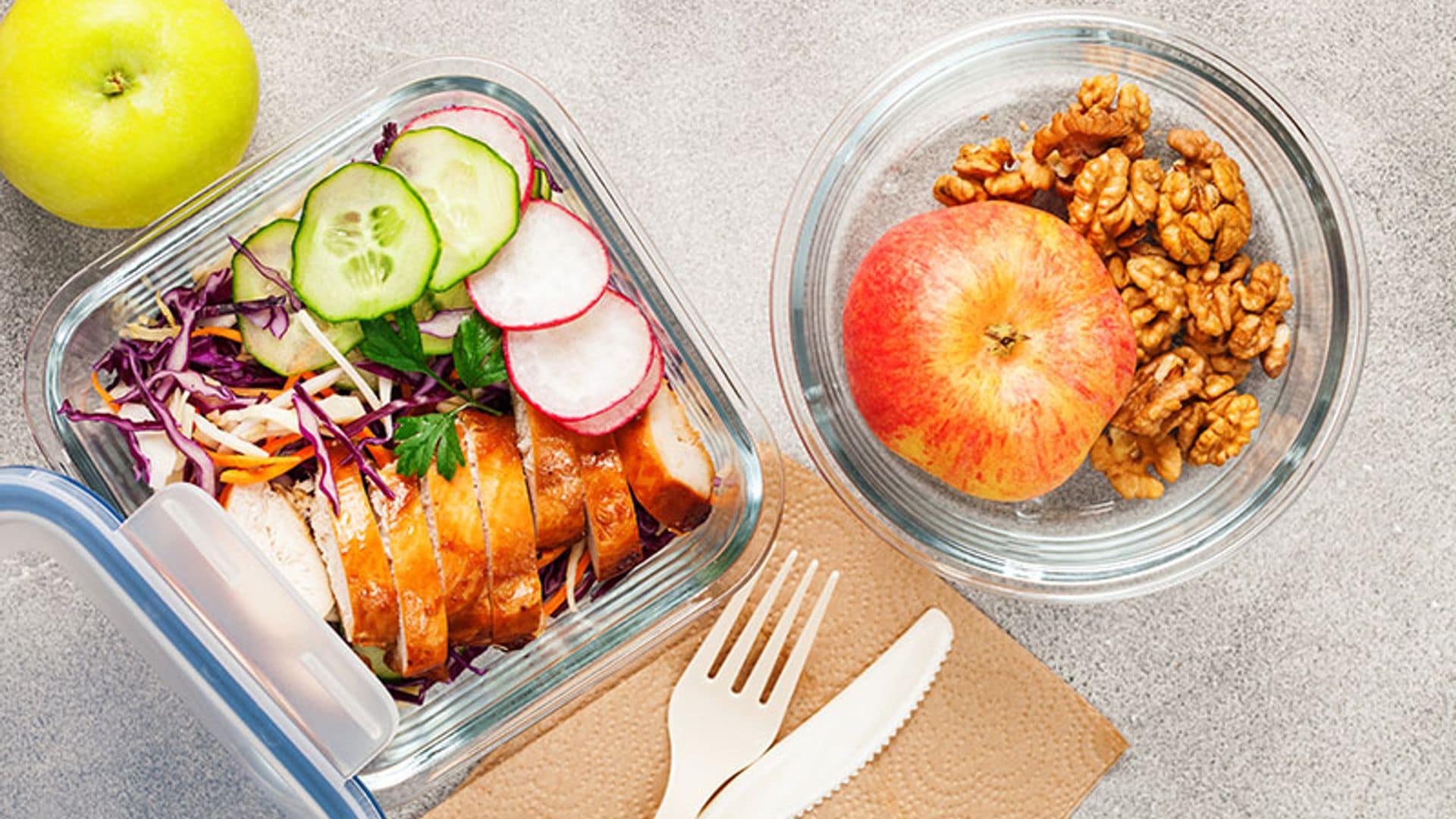 Táper de pechuga de pollo al horno con ensalada de col