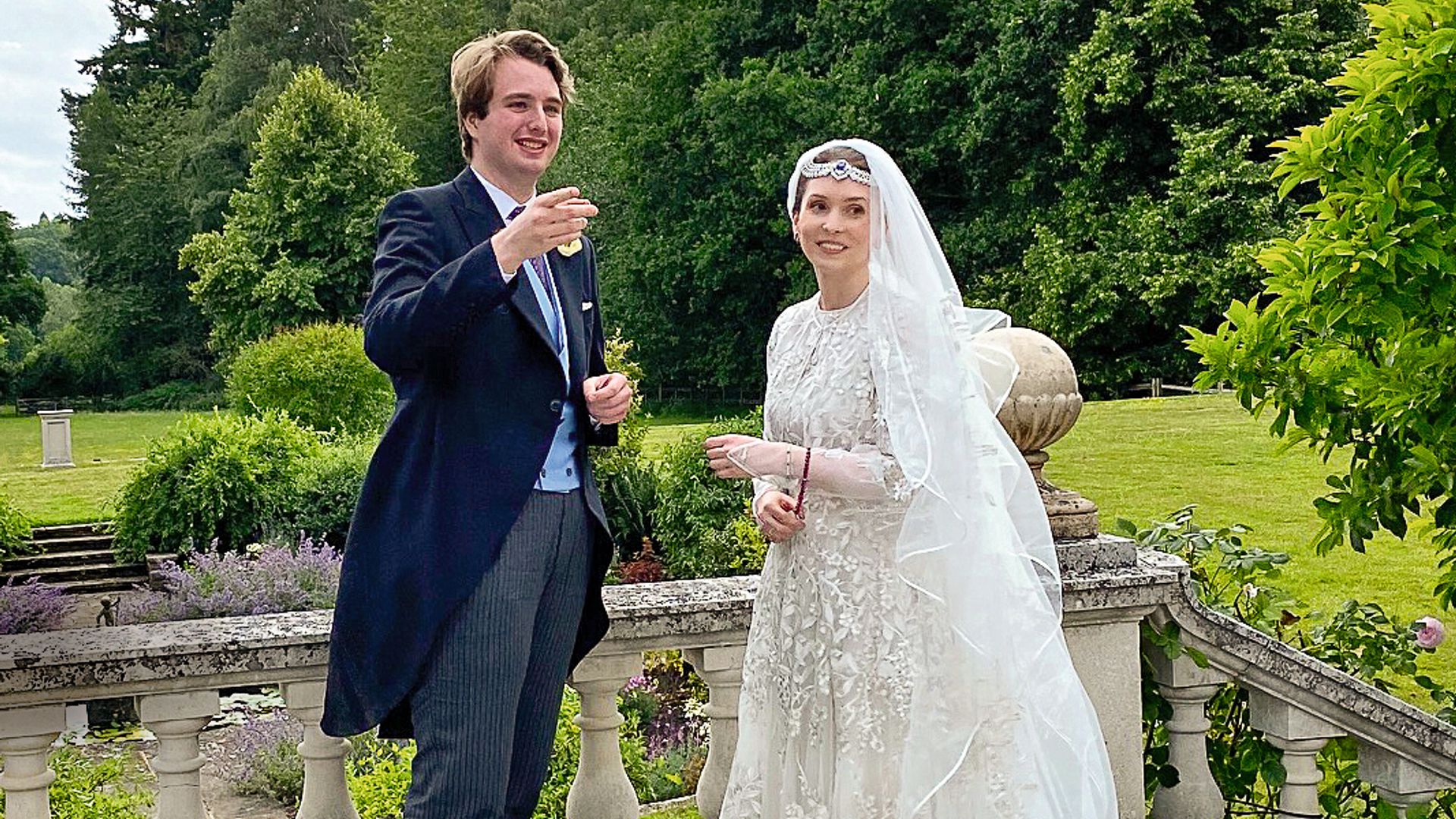 Raiyah bint Al-Hussein de Jordania y Ned Donovan el día de su boda