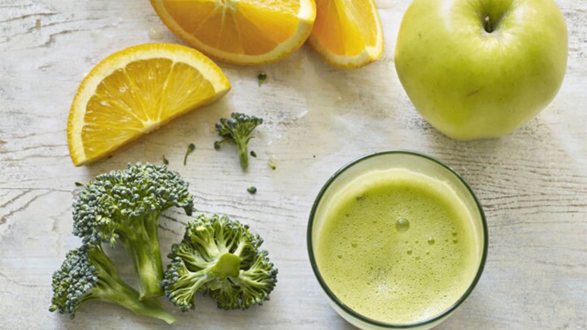 Zumo de naranja, manzana y brócoli