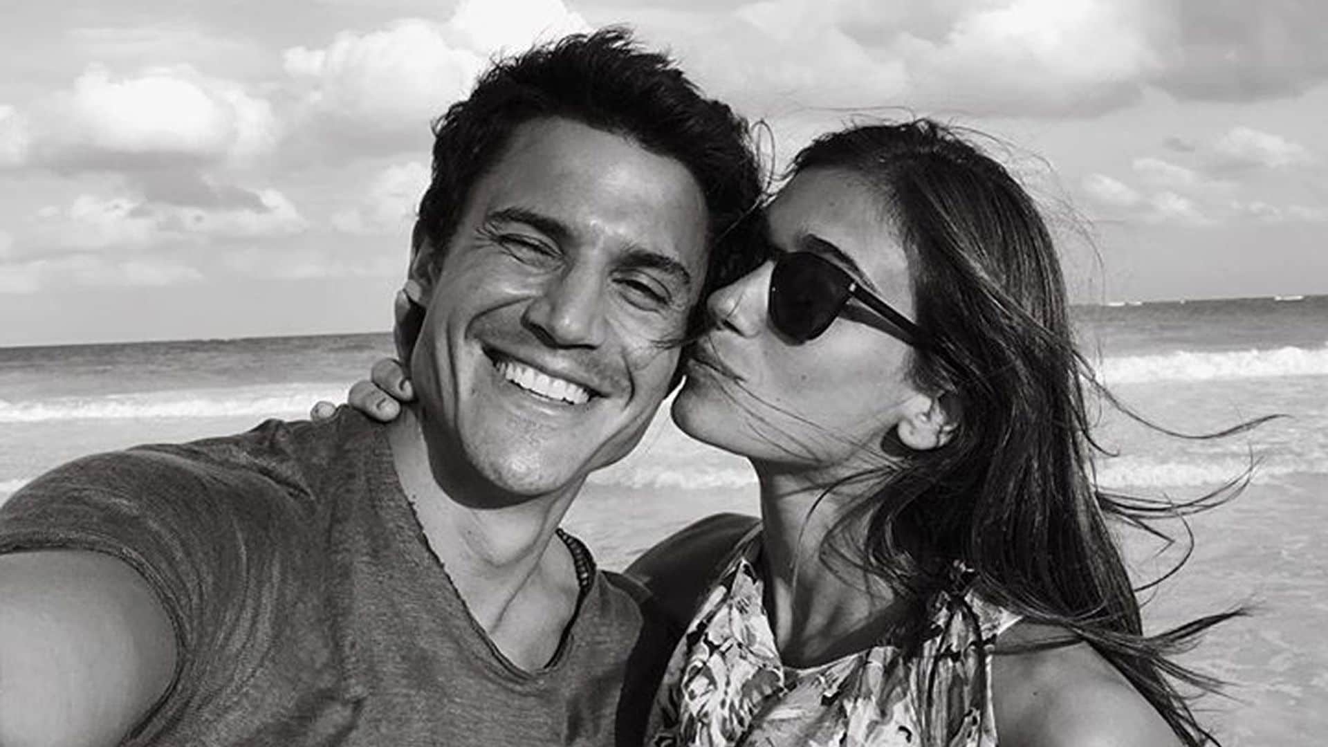 Álex González ejerce de fotógrafo de su novia Blanca Rodríguez en su escapada gallega