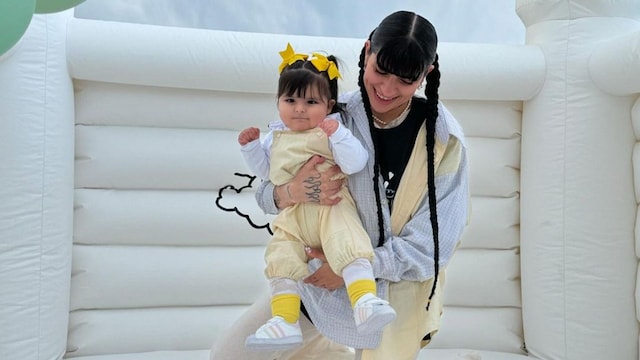 Cazzu y su hija Inti