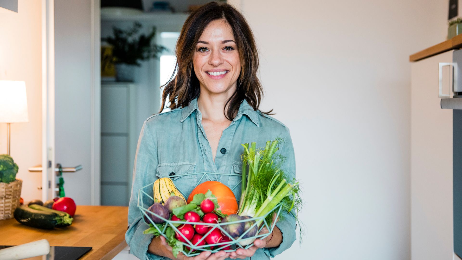 Alimentos y plantas para mejorar tu digestión y sentirte más ligera 