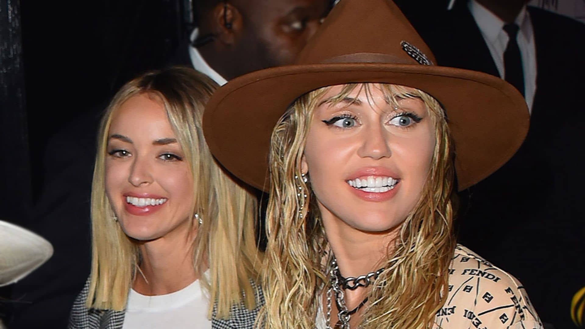 Kaitlynn Carter, ex de Miley Cyrus, está esperando su primer hijo