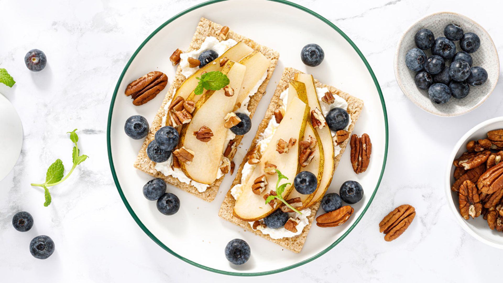 Tostadas de pera con nueces pecanas